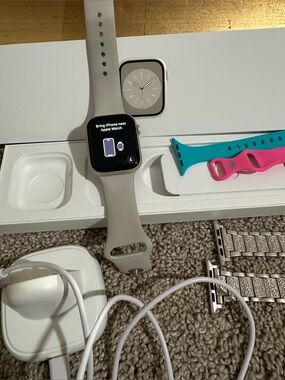 Apple Watch Series 8 45mm Starlight Aluminum Case GPS & Accessories